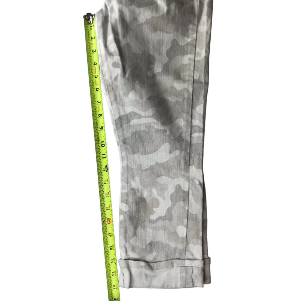LEVI STRAUSS Signatrue Mid-Rise Capri WhiteGray Camo Camouflage Sz Women's W27 - Picture 10 of 11